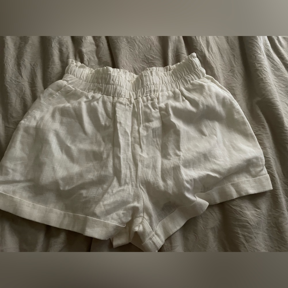 Linen shorts only worn once..